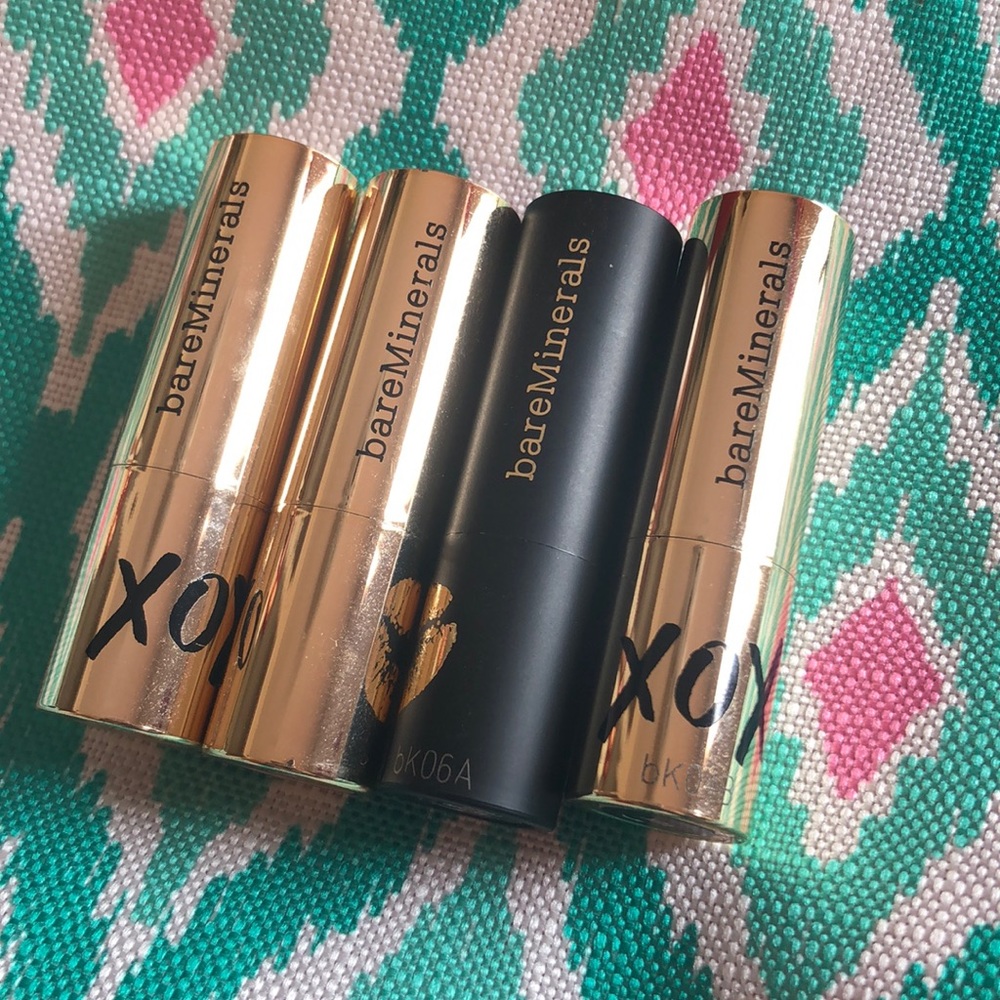 Bare Minerals lipstick comes with bag